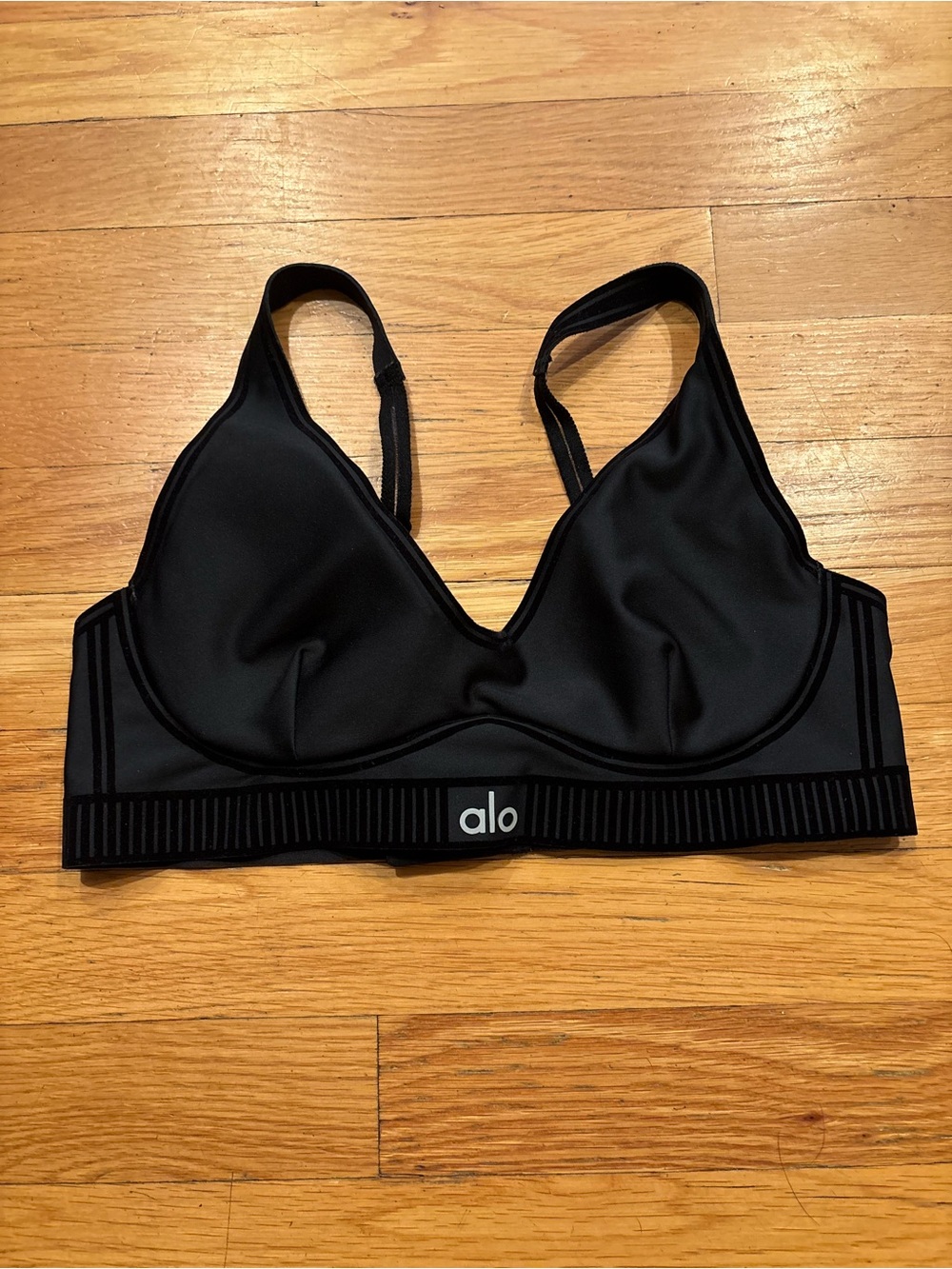 Alo Airlift Lineup Bra *MATCHING LEGGINGS ALSO LISTED